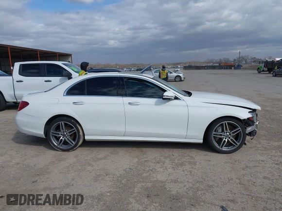 2019 Mercedes-Benz E-Class E 300 with VIN WDDZF4JB0KA512311, listed as a IAAI auction lot 41720142 with 93,714 mi miles. Bid and sale history available at carsss.com. Image 13.