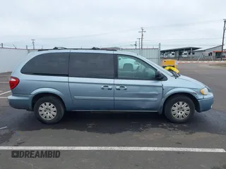 2005 Chrysler Town & Country LX with VIN 2C4GP44R85R192517, listed as a IAAI auction lot 41833718 with 223,663 mi miles. Bid and sale history available at carsss.com. Image 13.