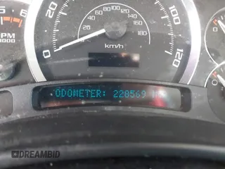 2005 Cadillac Escalade ESV z VIN 3GYFK66N15G172769, wystawiony jako IAAI lot #39249998 z przebiegiem 228 569 mil mil oraz . Historia ofert i sprzedaży dostępna na DreamBid. Obrazek 7.