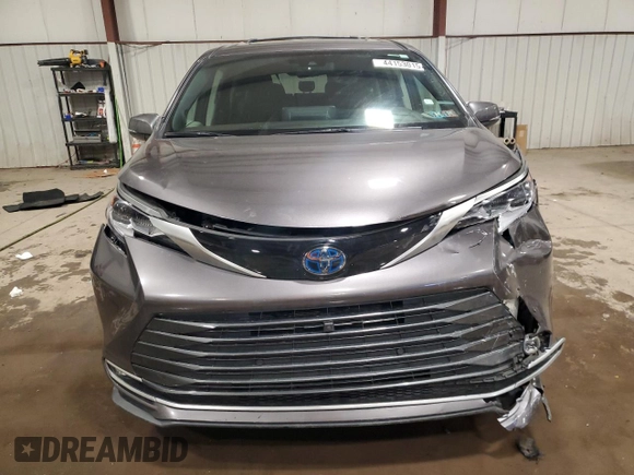 2023 Toyota Sienna Platinum with VIN 5TDESKFC7PS082748, listed as a Copart auction lot 44153015 with 45,382 mi miles and Salvage Title. Bid and sale history available at DreamBid. Image 5.