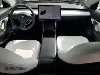 2020 Tesla Model 3 Standard Range Plus z VIN 5YJ3E1EA9LF606716, wystawiony jako Copart lot #52807955 z przebiegiem 40 393 mil mil oraz Szkoda całkowita • Salvage title. Historia ofert i sprzedaży dostępna na DreamBid. Obrazek 8.