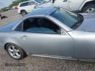 2001 Mercedes-Benz SLK 230/320 z VIN WDBKK65F81F191120, wystawiony jako IAAI lot #42173910 z przebiegiem 128 035 mil mil oraz . Historia ofert i sprzedaży dostępna na DreamBid. Obrazek 13.