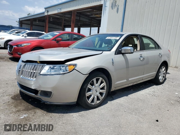 2010 Lincoln MKZ z VIN 3LNHL2GC0AR656881, wystawiony jako Copart lot #57591735 z przebiegiem 76 596 mil mil oraz Szkoda całkowita • Salvage title. Historia ofert i sprzedaży dostępna na DreamBid. Obrazek 1.