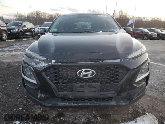 2018 Hyundai Kona SE with VIN KM8K1CAA9JU155084, listed as a Copart auction lot 42140555 with 105,767 mi miles and Salvage Title. Bid and sale history available at carsss.com. Image 5.