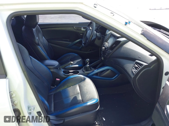 2013 Hyundai Veloster Turbo z VIN KMHTC6AE6DU112233, wystawiony jako IAAI lot #42295962 z przebiegiem 151 091 mil mil oraz . Historia ofert i sprzedaży dostępna na DreamBid. Obrazek 5.