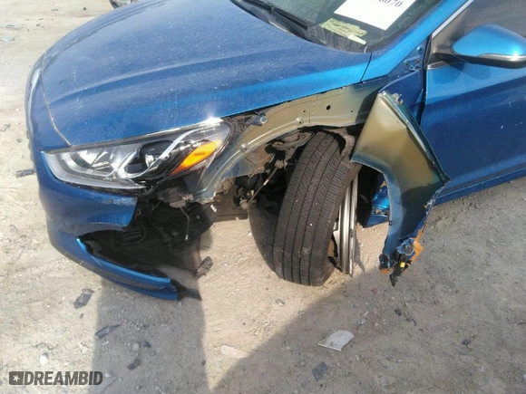 2019 Hyundai Sonata Sport with VIN 5NPE34AF6KH760270, listed as a IAAI auction lot 40956070 with 92,664 mi miles. Bid and sale history available at carsss.com. Image 6.