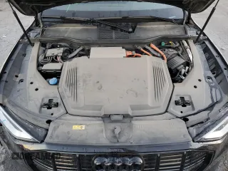 2022 Audi e-tron Premium Plus с VIN WA1LAAGE5NB021918, выставлен на аукционе Copart как лот 88352465 с пробегом 42 662 миль миль и Списание • Salvage title. История ставок и продаж доступна на DreamBid. Изображение 12.
