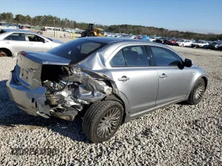 2011 Suzuki Kizashi SE z VIN JS2RE9A30B6110204, wystawiony jako Copart lot #85853384 z przebiegiem 168 962 mil mil oraz Szkoda całkowita • Salvage title. Historia ofert i sprzedaży dostępna na DreamBid. Obrazek 3.
