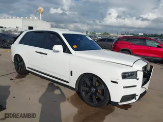 2020 Rolls-Royce Cullinan with VIN SLATV4C05LU200555, listed as a IAAI auction lot 40801902 with 30,397 mi miles. Bid and sale history available at carsss.com. Image 1.