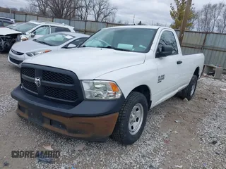 2019 Ram 1500 Tradesman z VIN 3C6JR6DG2KG705859, wystawiony jako IAAI lot #41716700 z przebiegiem 128 721 mil mil oraz . Historia ofert i sprzedaży dostępna na DreamBid. Obrazek 2.