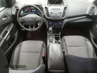 2018 Ford Escape SE z VIN 1FMCU9GD9JUD21474, wystawiony jako Copart lot #53921535 z przebiegiem 136 819 mil mil oraz Czysty tytuł • Clean title. Historia ofert i sprzedaży dostępna na DreamBid. Obrazek 8.