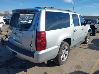 2014 Chevrolet Suburban LT with VIN 1GNSCJE0XER131638, listed as a IAAI auction lot 41305777 with 200,962 mi miles. Bid and sale history available at carsss.com. Image 4.