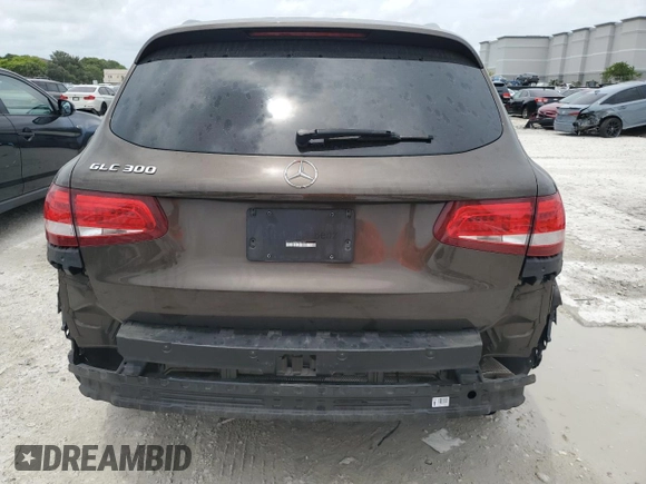 2018 Mercedes-Benz GLC 300 z VIN WDC0G4JBXJV060367, wystawiony jako Copart lot #64469195 z przebiegiem 105 569 mil mil oraz Szkoda całkowita • Salvage title. Historia ofert i sprzedaży dostępna na DreamBid. Obrazek 6.