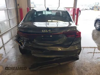 2024 Kia Forte LXS z VIN 3KPF24AD9RE827562, wystawiony jako IAAI lot #41943586 z przebiegiem 9 034 mil mil oraz . Historia ofert i sprzedaży dostępna na DreamBid. Obrazek 16.