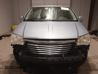 2013 Chrysler Town & Country Touring with VIN 2C4RC1BG8DR689862, listed as a IAAI auction lot 41082531 with 181,447 mi miles. Bid and sale history available at carsss.com. Image 6.