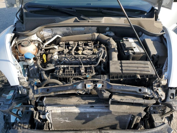 2018 Volkswagen Beetle S z VIN 3VW5DAAT8JM517356, wystawiony jako Copart lot #52709705 z przebiegiem 36 437 mil mil oraz Szkoda całkowita • Salvage title. Historia ofert i sprzedaży dostępna na DreamBid. Obrazek 11.