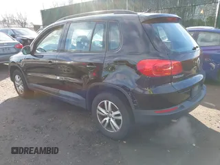 2015 Volkswagen Tiguan SE z VIN WVGAV7AX2FW593453, wystawiony jako IAAI lot #41658359 z przebiegiem 159 619 mil mil oraz . Historia ofert i sprzedaży dostępna na DreamBid. Obrazek 3.