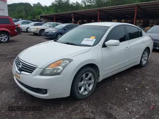2008 Nissan Altima 2.5 S with VIN 1N4AL21E88C175825, listed as a IAAI auction lot 42081166 with 232,697 mi miles. Bid and sale history available at carsss.com. Image 2.