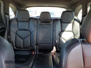 2017 Porsche Cayenne z VIN WP1AA2A25HKA81573, wystawiony jako Copart lot #44946605 z przebiegiem 119 146 mil mil oraz Szkoda całkowita • Salvage title. Historia ofert i sprzedaży dostępna na DreamBid. Obrazek 10.