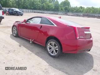 2014 Cadillac CTS Performance z VIN 1G6DG1E33E0135490, wystawiony jako IAAI lot #42274193 z przebiegiem 83 556 mil mil oraz . Historia ofert i sprzedaży dostępna na DreamBid. Obrazek 3.