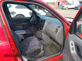 2002 Ford Escape XLT Choice с VIN 1FMCU04142KB77352, выставлен на аукционе IAAI как лот 42274678 с пробегом 175 473 миль миль и . История ставок и продаж доступна на DreamBid. Изображение 5.