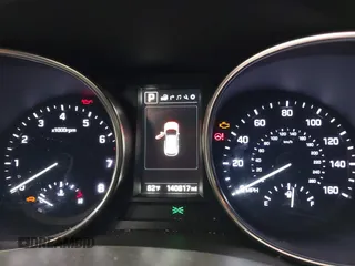 2017 Hyundai Santa Fe Ultimate with VIN 5NMZW4LA0HH040141, listed as a IAAI auction lot 42603243 with 140,817 mi miles and . Bid and sale history available at DreamBid. Image 7.