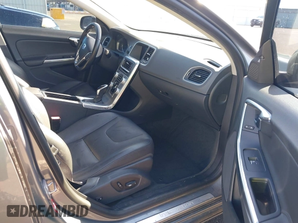 2017 Volvo S60 Inscription with VIN LYV402HK7HB120640, listed as a IAAI auction lot 41583114 with 71,884 mi miles. Bid and sale history available at carsss.com. Image 5.