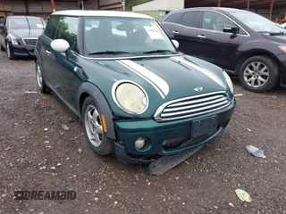 2009 MINI Hardtop z VIN WMWMF33579TW72493, wystawiony jako IAAI lot #41861584 z przebiegiem 136 341 mil mil oraz . Historia ofert i sprzedaży dostępna na DreamBid. Obrazek 6.