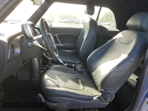 2006 MINI Convertible с VIN WMWRF33526TG16112, выставлен на аукционе Copart как лот 78717194 с пробегом 204 914 миль миль и Списание • Salvage title. История ставок и продаж доступна на DreamBid. Изображение 7.