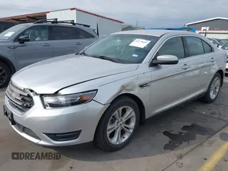 2015 Ford Taurus SEL z VIN 1FAHP2E88FG133328, wystawiony jako IAAI lot #42179649 z przebiegiem 127 171 mil mil oraz . Historia ofert i sprzedaży dostępna na DreamBid. Obrazek 2.