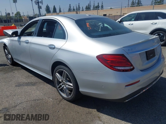 2019 Mercedes-Benz E-Class E 300 with VIN WDDZF4JB9KA582874, listed as a IAAI auction lot 41855689 with 42,445 mi miles. Bid and sale history available at carsss.com. Image 3.