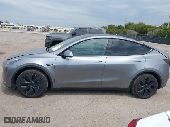 2025 Tesla Model Y Long Range with VIN 7SAYGDED5SF257258, listed as a IAAI auction lot 41877196 with 4,442 mi miles and . Bid and sale history available at DreamBid. Image 14.
