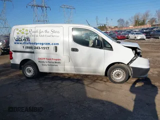 2015 Chevrolet City Express Cargo LS z VIN 3N63M0YN8FK721635, wystawiony jako IAAI lot #41419865 z przebiegiem 106 436 mil mil oraz . Historia ofert i sprzedaży dostępna na DreamBid. Obrazek 14.