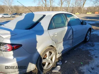 2008 Mazda 6 i Sport VE with VIN 1YVHP80C185M14226, listed as a IAAI auction lot 41424080 with 178,816 mi miles and . Bid and sale history available at carsss.com. Image 6.