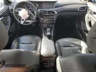 2017 Infiniti QX30 z VIN SJKCH5CP2HA032690, wystawiony jako Copart lot #51528025 z przebiegiem 79 455 mil mil oraz Szkoda całkowita • Salvage title. Historia ofert i sprzedaży dostępna na DreamBid. Obrazek 8.