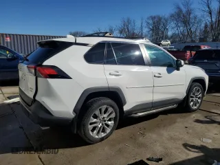 2019 Toyota RAV4 XLE Premium with VIN 2T3A1RFV5KW042879, listed as a Copart auction lot 46245415 with 92,238 mi miles and Salvage Title. Bid and sale history available at carsss.com. Image 3.