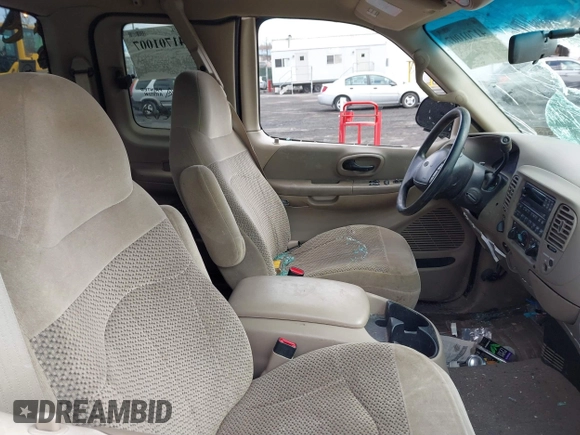 2000 Ford F-150 XL с VIN 1FTRX18W8YNB08110, выставлен на аукционе IAAI как лот 41701007 с пробегом 92 783 миль миль и . История ставок и продаж доступна на DreamBid. Изображение 5.