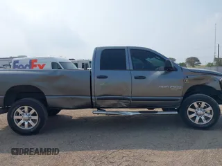 2006 Dodge 2500 SLT z VIN 1D7KS28C56J235984, wystawiony jako IAAI lot #42232600 z przebiegiem 366 134 mil mil oraz . Historia ofert i sprzedaży dostępna na DreamBid. Obrazek 13.