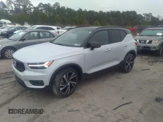 2020 Volvo XC40 R-Design с VIN YV4162UM2L2305405, выставлен на аукционе IAAI как лот 41531111 с пробегом 82 352 миль миль и . История ставок и продаж доступна на DreamBid. Изображение 2.