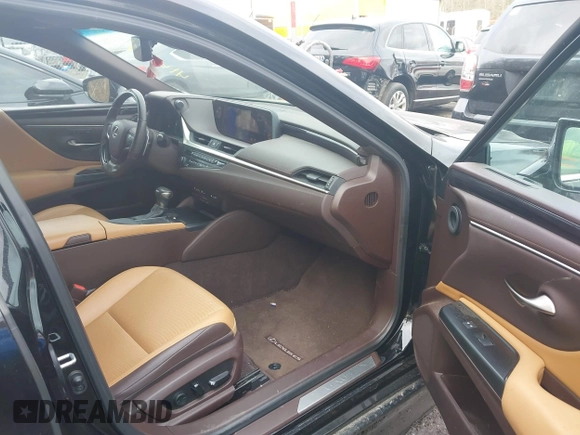 2020 Lexus ES with VIN 58ADZ1B16LU075774, listed as a IAAI auction lot 41659318 with 38,796 mi miles. Bid and sale history available at carsss.com. Image 5.