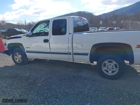 2000 Chevrolet Silverado 1500 LT with VIN 1GCEK19T9YE384538, listed as a IAAI auction lot 41596743 with 165,594 mi miles. Bid and sale history available at carsss.com. Image 14.