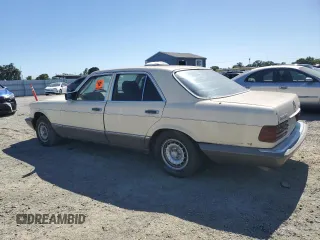 1983 Mercedes-Benz 300 SD z VIN WDBCB20A3DB048998, wystawiony jako Copart lot #57693265 z przebiegiem 155 727 mil mil oraz Czysty tytuł • Clean title. Historia ofert i sprzedaży dostępna na DreamBid. Obrazek 2.