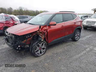 2021 Kia Seltos S z VIN KNDEUCA27M7141978, wystawiony jako IAAI lot #41971097 z przebiegiem 68 392 mil mil oraz . Historia ofert i sprzedaży dostępna na DreamBid. Obrazek 17.