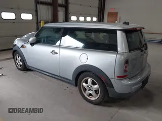 2011 MINI Clubman z VIN WMWZF3C56BT188312, wystawiony jako IAAI lot #41980882 z przebiegiem 143 669 mil mil oraz . Historia ofert i sprzedaży dostępna na DreamBid. Obrazek 3.