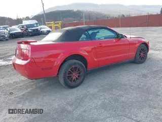2007 Ford Mustang Deluxe with VIN 1ZVFT84N575328014, listed as a IAAI auction lot 41868433 with 110,680 mi miles and . Bid and sale history available at carsss.com. Image 4.