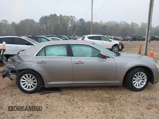 2014 Chrysler 300 z VIN 2C3CCAAG5EH200370, wystawiony jako IAAI lot #41938110 z przebiegiem 83 861 mil mil oraz . Historia ofert i sprzedaży dostępna na DreamBid. Obrazek 12.
