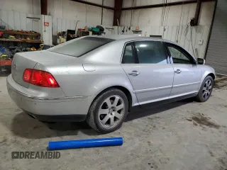 2004 Volkswagen Phaeton V8 z VIN WVWAF63D348007164, wystawiony jako Copart lot #45347815 z przebiegiem 141 934 mil mil oraz Szkody całkowita. Historia ofert i sprzedaży dostępna na DreamBid. Obrazek 3.