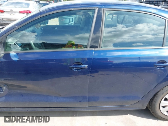 2014 Volkswagen Jetta S with VIN 3VW2K7AJ2EM405085, listed as a IAAI auction lot 42587833 with 138,731 mi miles and . Bid and sale history available at DreamBid. Image 13.