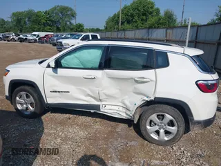 2019 Jeep Compass Altitude z VIN 3C4NJCBB1KT614838, wystawiony jako IAAI lot #42470666 z przebiegiem 31 362 mil mil oraz . Historia ofert i sprzedaży dostępna na DreamBid. Obrazek 14.