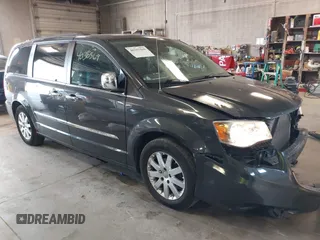 2011 Chrysler Town & Country Touring L z VIN 2A4RR8DG6BR798395, wystawiony jako IAAI lot #41084235 z przebiegiem 129 778 mil mil oraz . Historia ofert i sprzedaży dostępna na DreamBid. Obrazek 1.